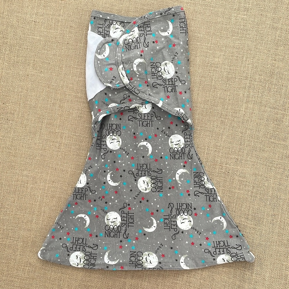 EUC Sleeping Baby Zippy Swaddle, goodnight sleep tight moon print size M/L